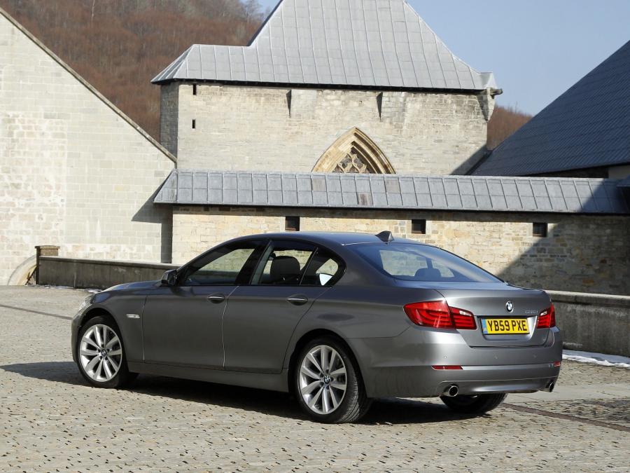  BMW 535i Sedan 2010 года  (UK) (фото 2 из 16)